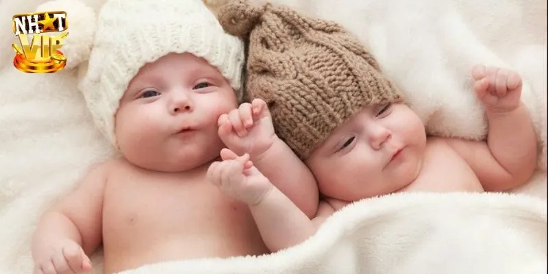Mơ thấy trẻ sinh đôi